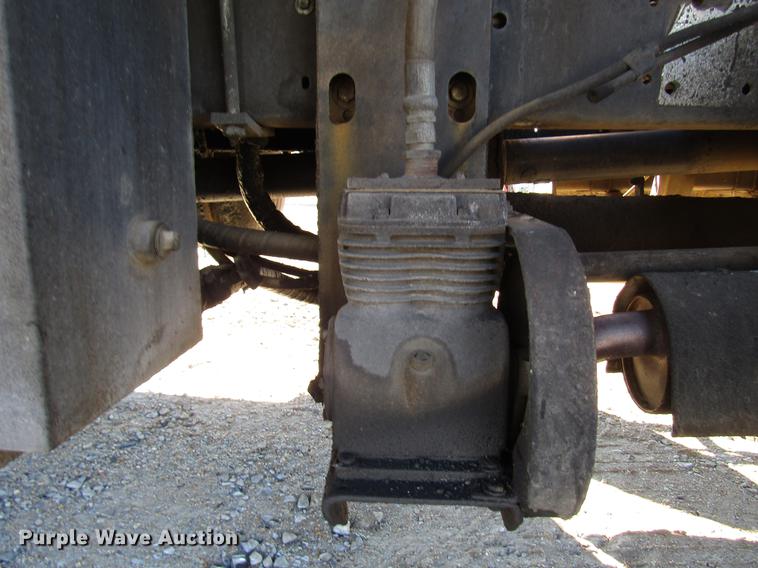 image for item DD3828 1989 Chevrolet C60 oil distribution truck