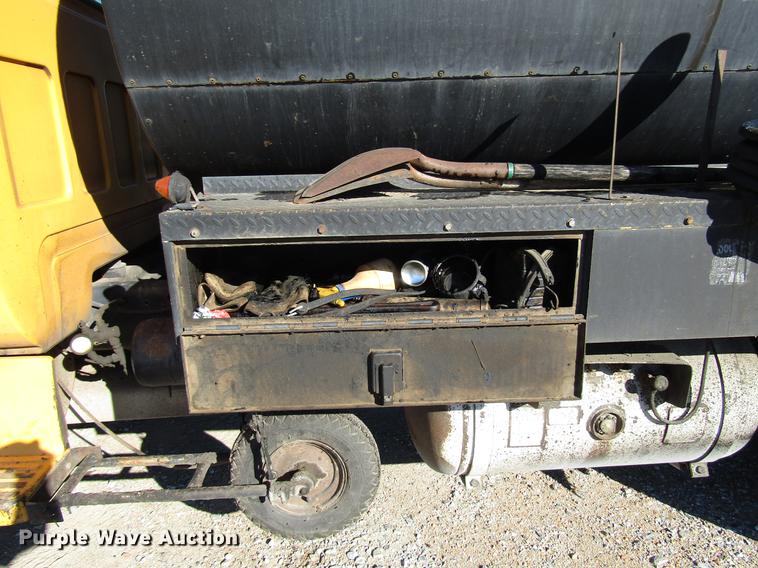 image for item DD3828 1989 Chevrolet C60 oil distribution truck