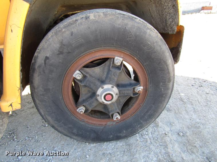 image for item DD3828 1989 Chevrolet C60 oil distribution truck