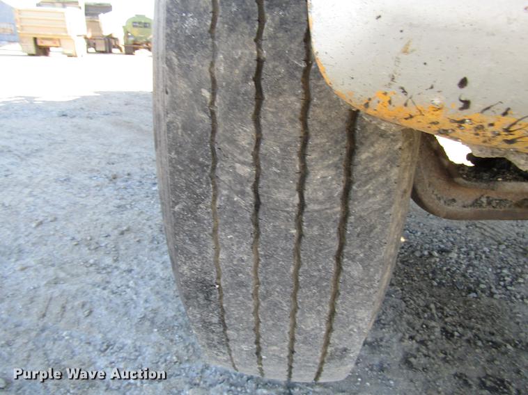 image for item DD3828 1989 Chevrolet C60 oil distribution truck