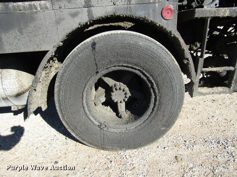 image for item DD3828 1989 Chevrolet C60 oil distribution truck