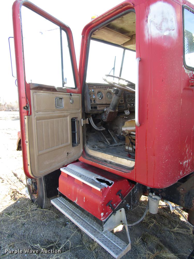 image for item DD3829 1980 GMC General semi truck