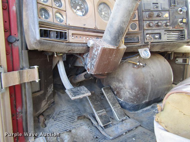 image for item DD3829 1980 GMC General semi truck