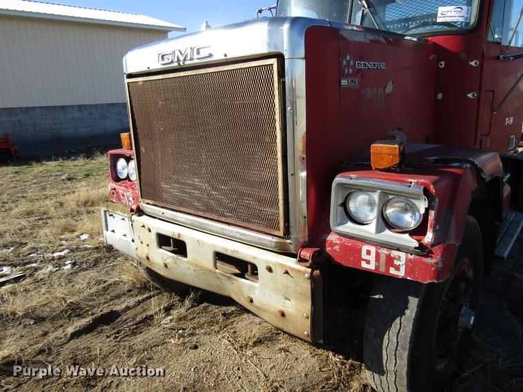 image for item DD3829 1980 GMC General semi truck