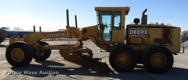 image for item DD3830 1998 John Deere 770CH motor grader