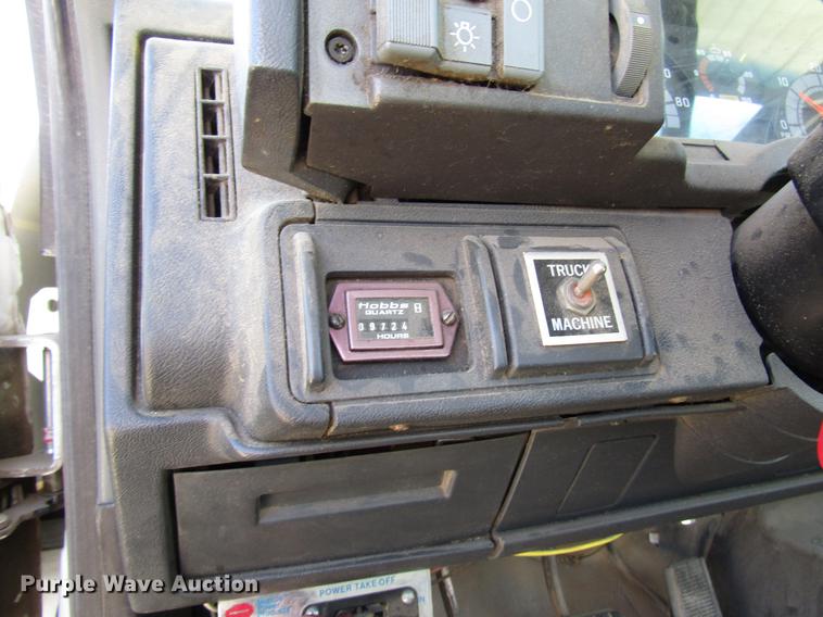 image for item DD3834 1997 Chevrolet C7500 bucket truck