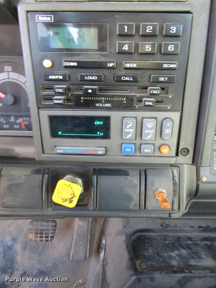 image for item DD3834 1997 Chevrolet C7500 bucket truck