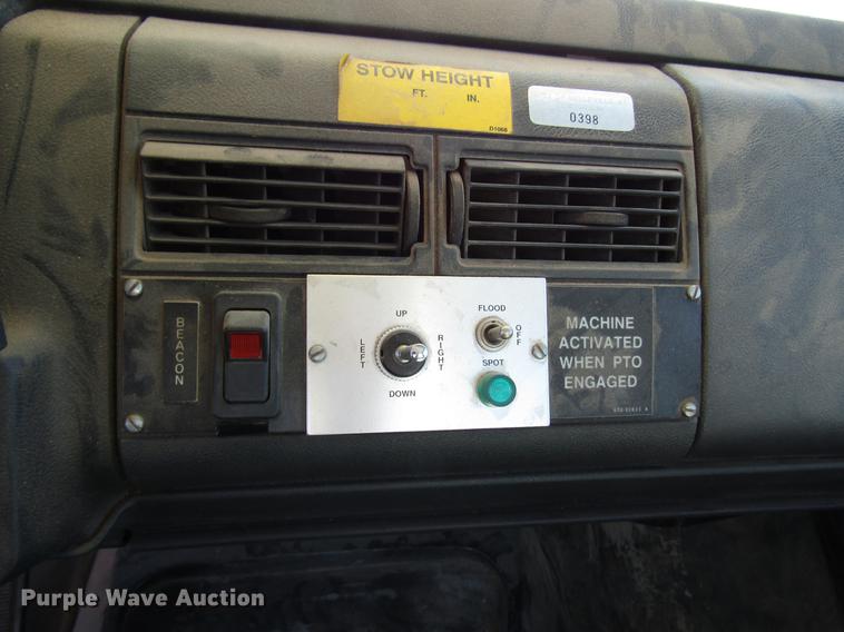 image for item DD3834 1997 Chevrolet C7500 bucket truck