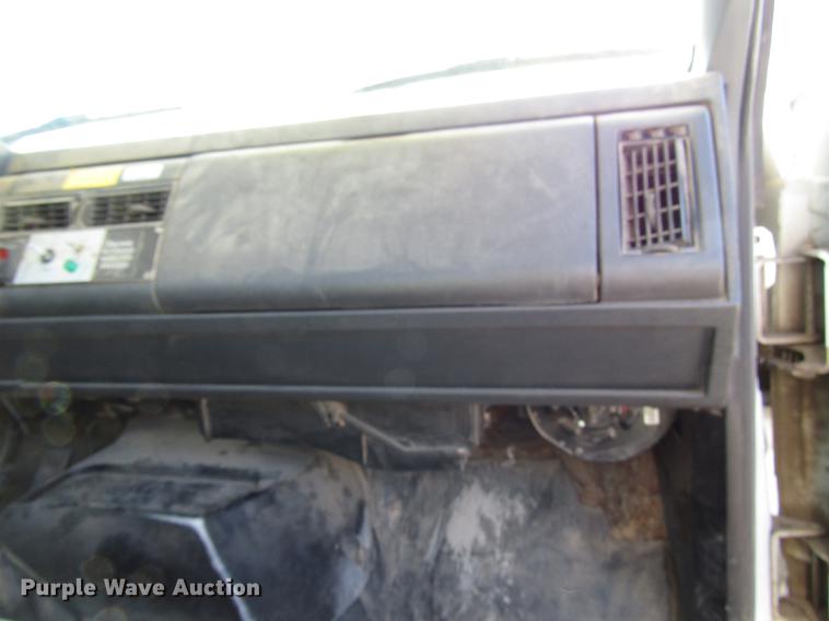 image for item DD3834 1997 Chevrolet C7500 bucket truck