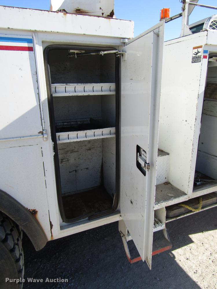 image for item DD3834 1997 Chevrolet C7500 bucket truck