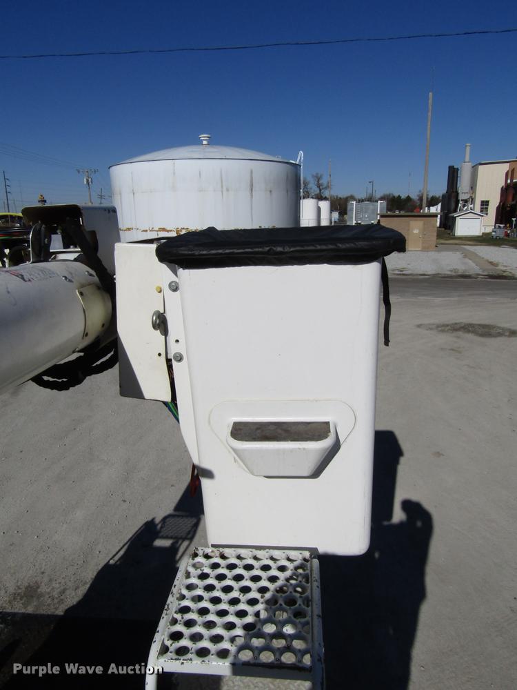 image for item DD3834 1997 Chevrolet C7500 bucket truck