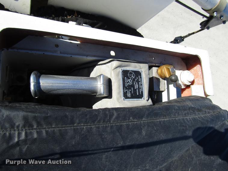 image for item DD3834 1997 Chevrolet C7500 bucket truck