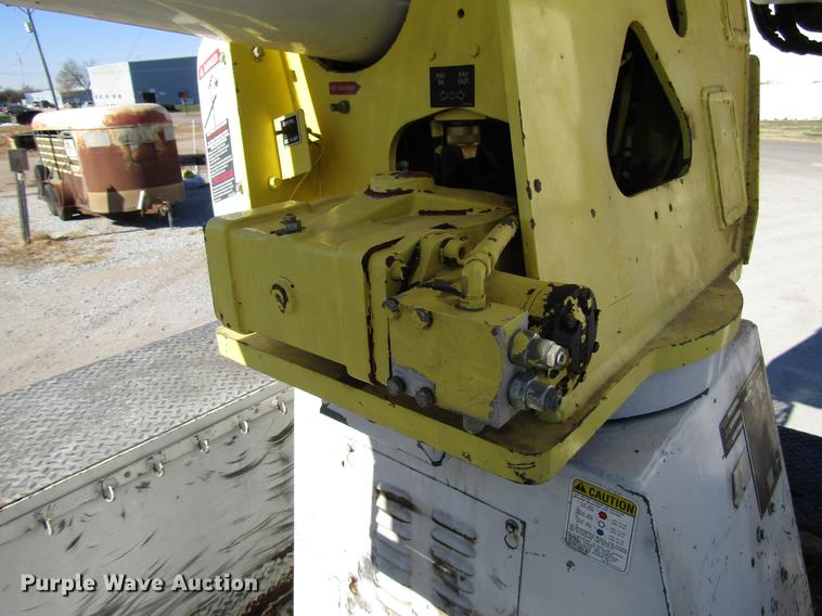 image for item DD3834 1997 Chevrolet C7500 bucket truck