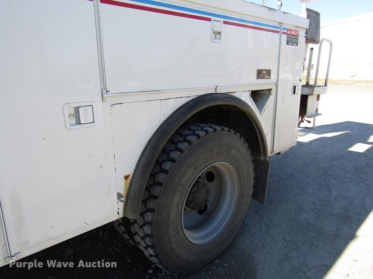 image for item DD3834 1997 Chevrolet C7500 bucket truck