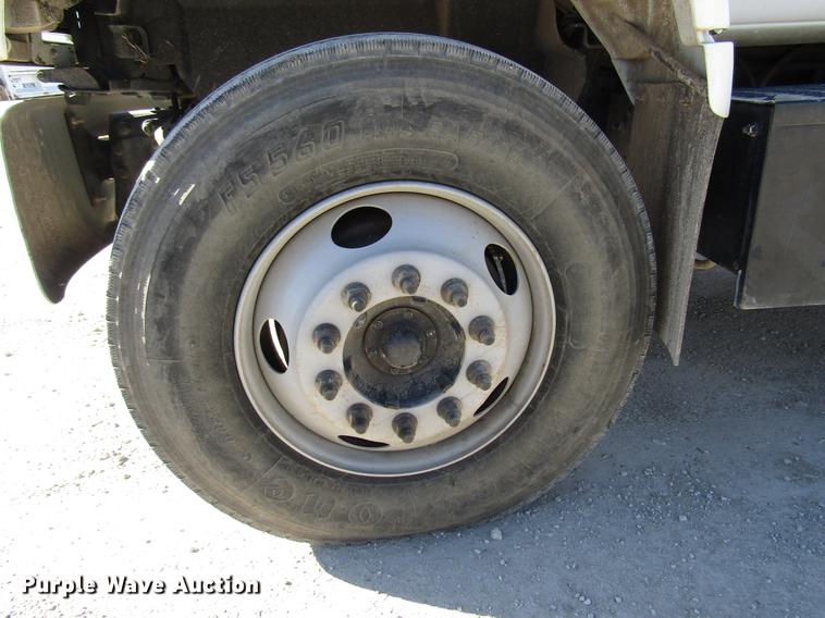 image for item DD3834 1997 Chevrolet C7500 bucket truck