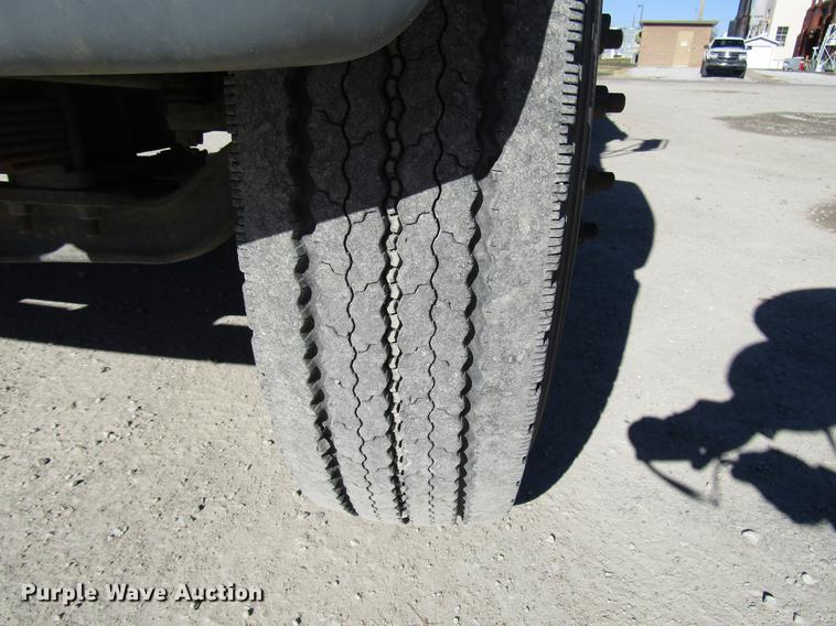 image for item DD3834 1997 Chevrolet C7500 bucket truck