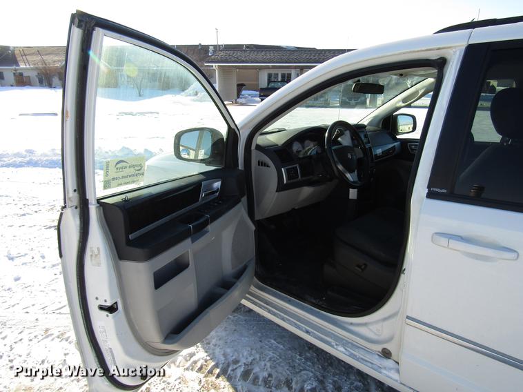 image for item DD3882 2010 Dodge Grand Caravan van