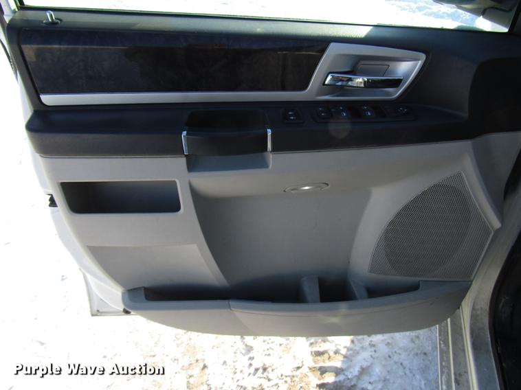 image for item DD3882 2010 Dodge Grand Caravan van