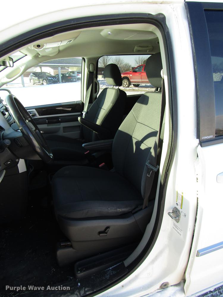 image for item DD3882 2010 Dodge Grand Caravan van
