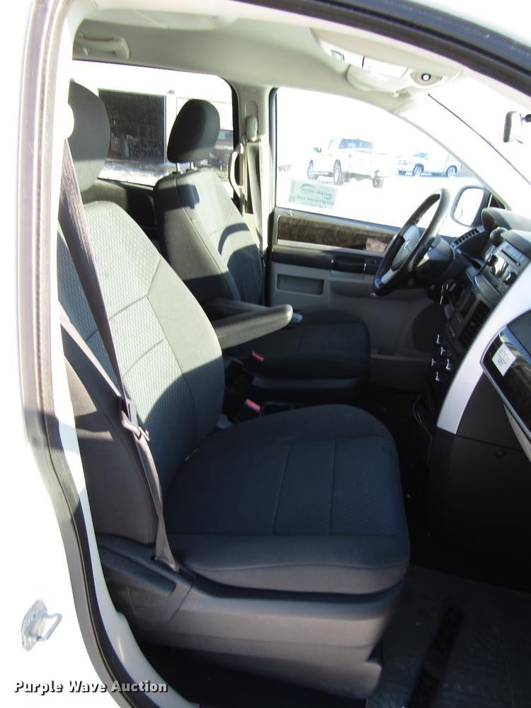 image for item DD3882 2010 Dodge Grand Caravan van