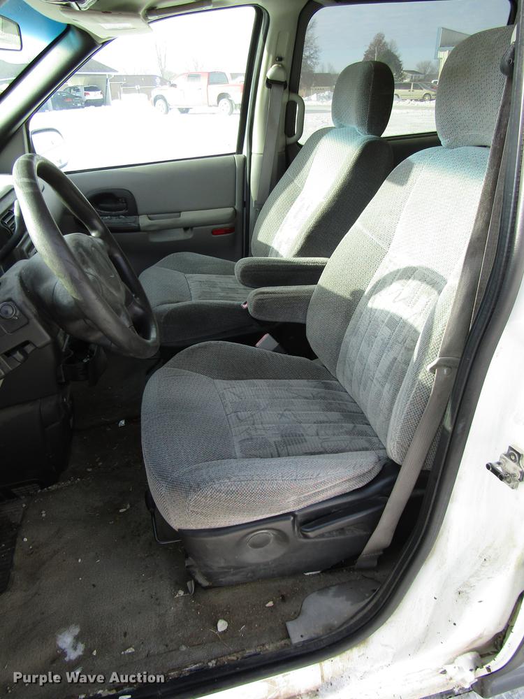 image for item DD3883 2004 Pontiac Montana van
