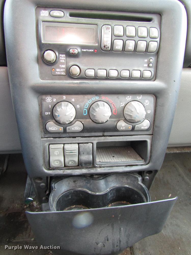 image for item DD3883 2004 Pontiac Montana van