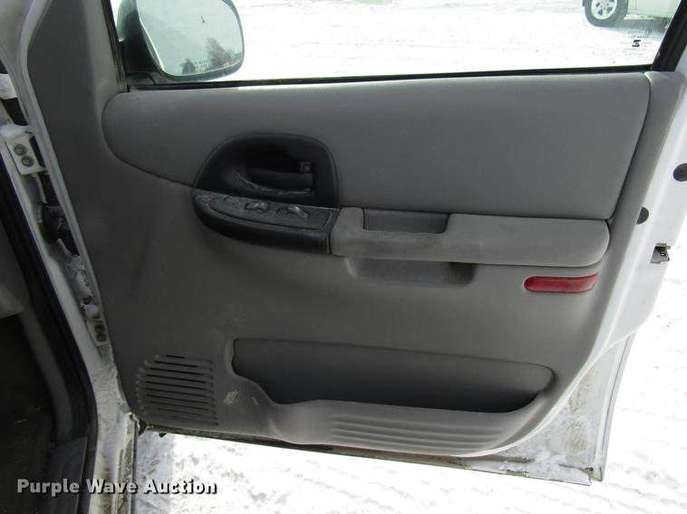 image for item DD3883 2004 Pontiac Montana van