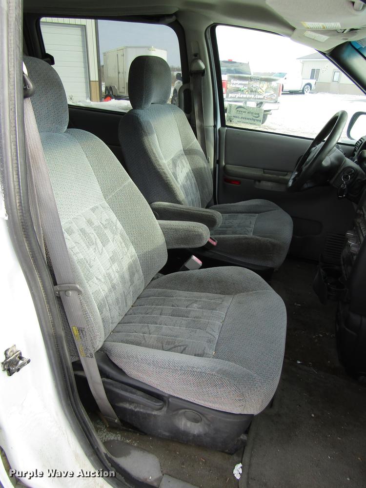 image for item DD3883 2004 Pontiac Montana van