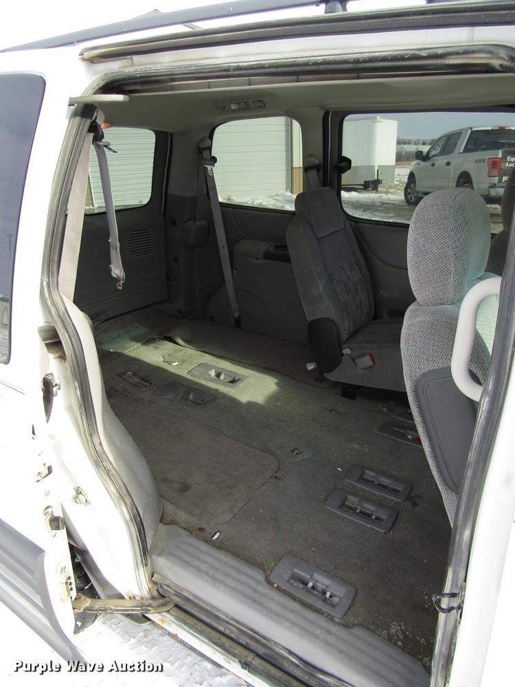 image for item DD3883 2004 Pontiac Montana van