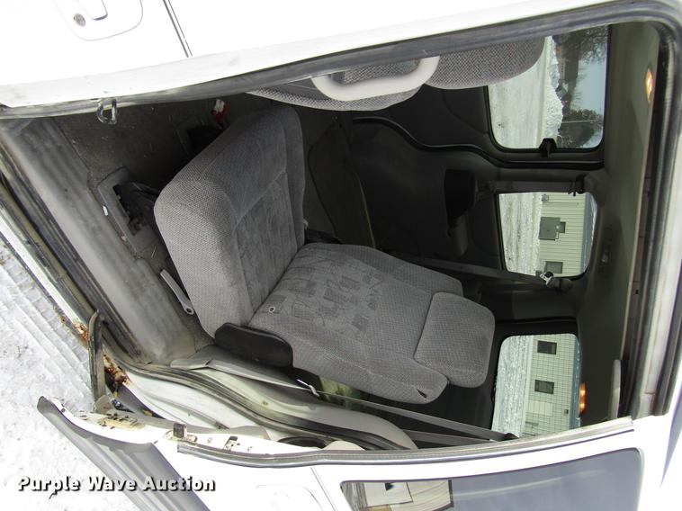 image for item DD3883 2004 Pontiac Montana van