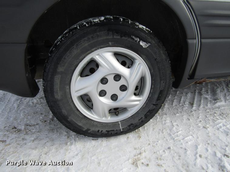 image for item DD3883 2004 Pontiac Montana van