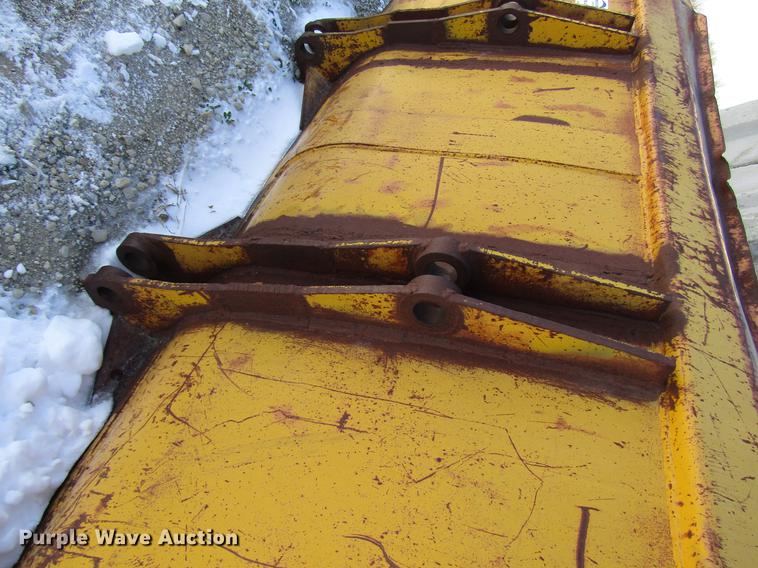 image for item DD3888 Case W14B wheel loader bucket
