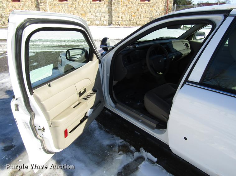 image for item DD3889 2011 Ford Crown Victoria Police Interceptor