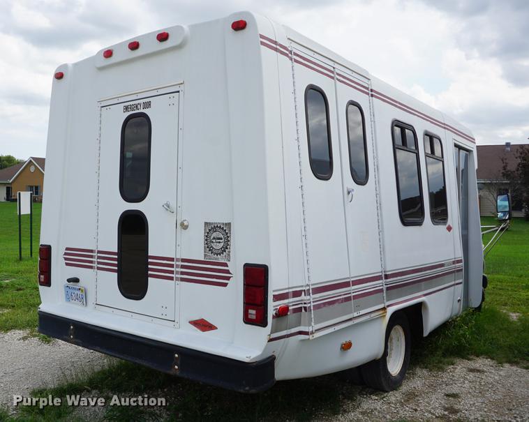 image for item DD6438 2002 Chevrolet Express G3500 shuttle bus