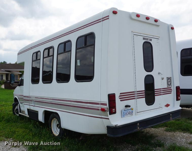 image for item DD6438 2002 Chevrolet Express G3500 shuttle bus