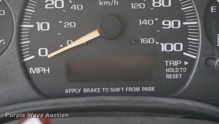 image for item DD6438 2002 Chevrolet Express G3500 shuttle bus