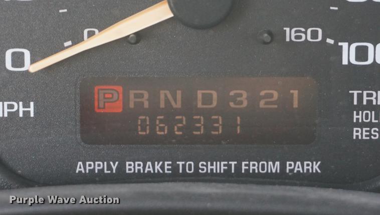 image for item DD6438 2002 Chevrolet Express G3500 shuttle bus