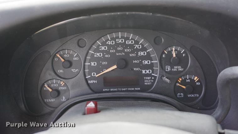 image for item DD6438 2002 Chevrolet Express G3500 shuttle bus