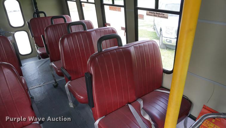 image for item DD6438 2002 Chevrolet Express G3500 shuttle bus