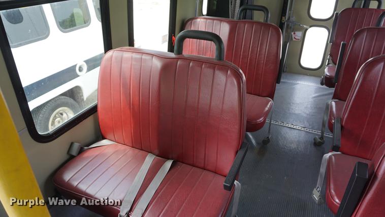 image for item DD6438 2002 Chevrolet Express G3500 shuttle bus