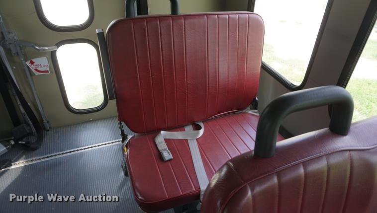 image for item DD6438 2002 Chevrolet Express G3500 shuttle bus