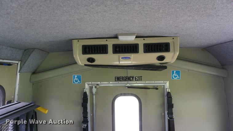 image for item DD6438 2002 Chevrolet Express G3500 shuttle bus