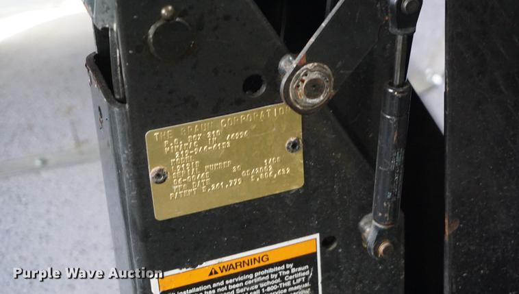 image for item DD6438 2002 Chevrolet Express G3500 shuttle bus