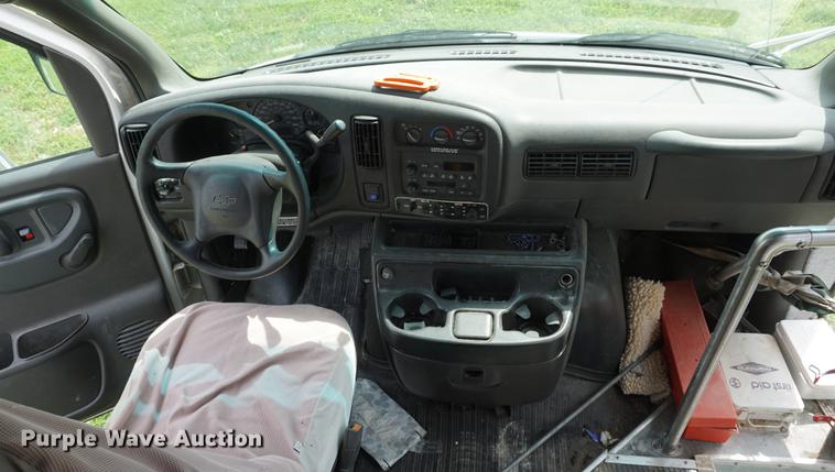 image for item DD6438 2002 Chevrolet Express G3500 shuttle bus