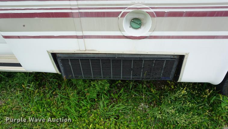 image for item DD6438 2002 Chevrolet Express G3500 shuttle bus