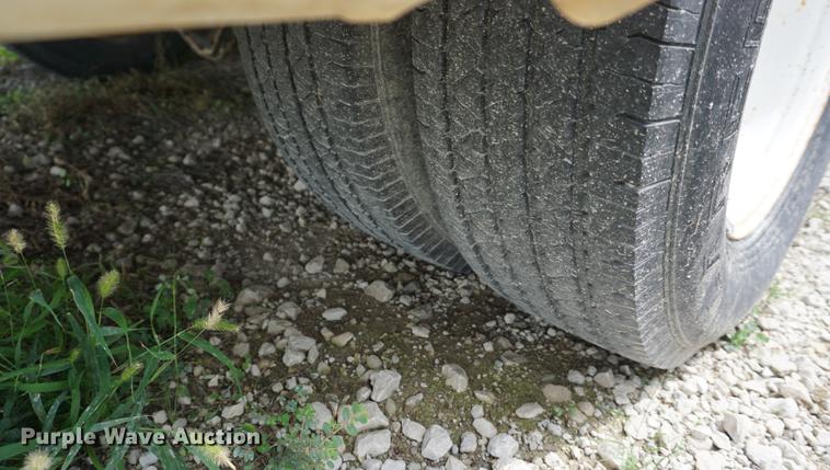 image for item DD6438 2002 Chevrolet Express G3500 shuttle bus