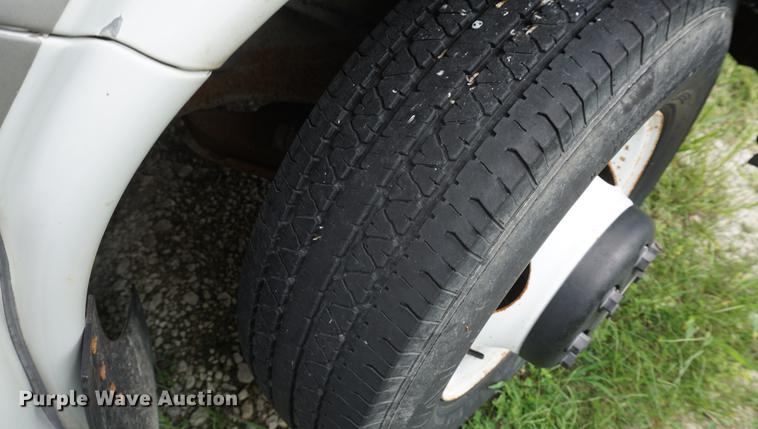 image for item DD6438 2002 Chevrolet Express G3500 shuttle bus