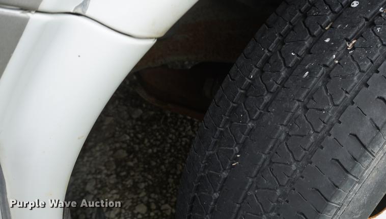 image for item DD6438 2002 Chevrolet Express G3500 shuttle bus