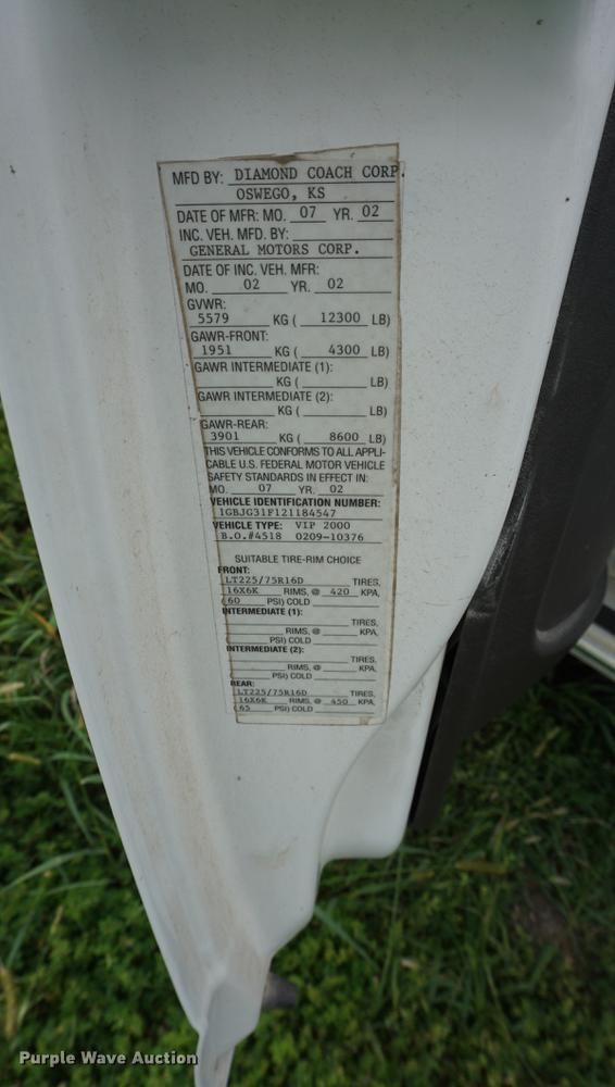 image for item DD6438 2002 Chevrolet Express G3500 shuttle bus