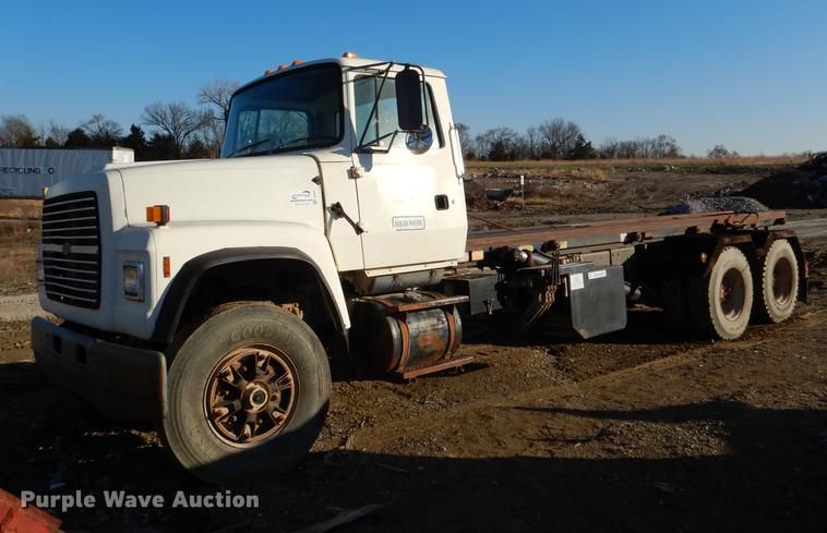 image for item DD8950 1997 Ford LT9000 rollback truck